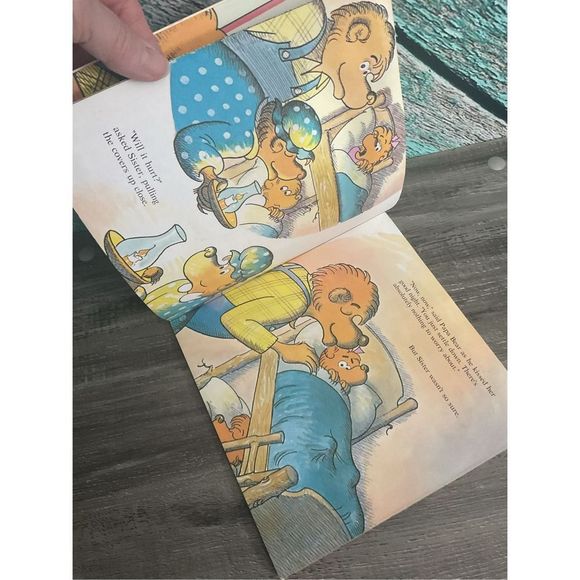 1981 The Berenstain Bears Go to The Doctor By Stan & Jan Berenstain 🌿🍒 - Picture 7 of 10